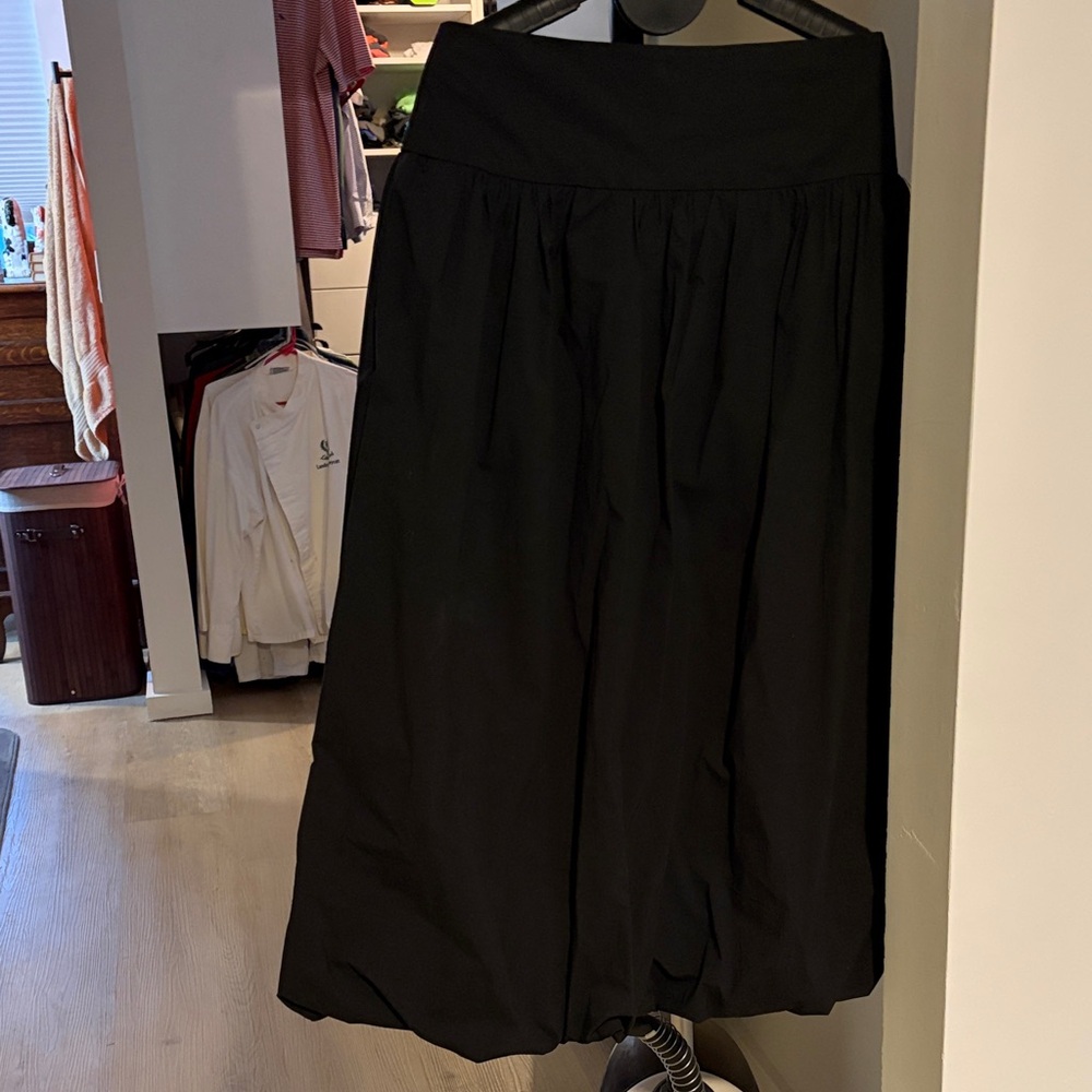 En Creme Classic Black Skirt